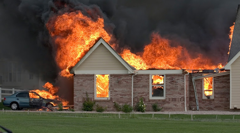 You are currently viewing Top Reasons To Hire Professionals For Fire Damage Services In Fort Myers!